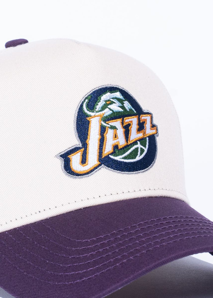 Reference Jazmoth - Cream/Purple