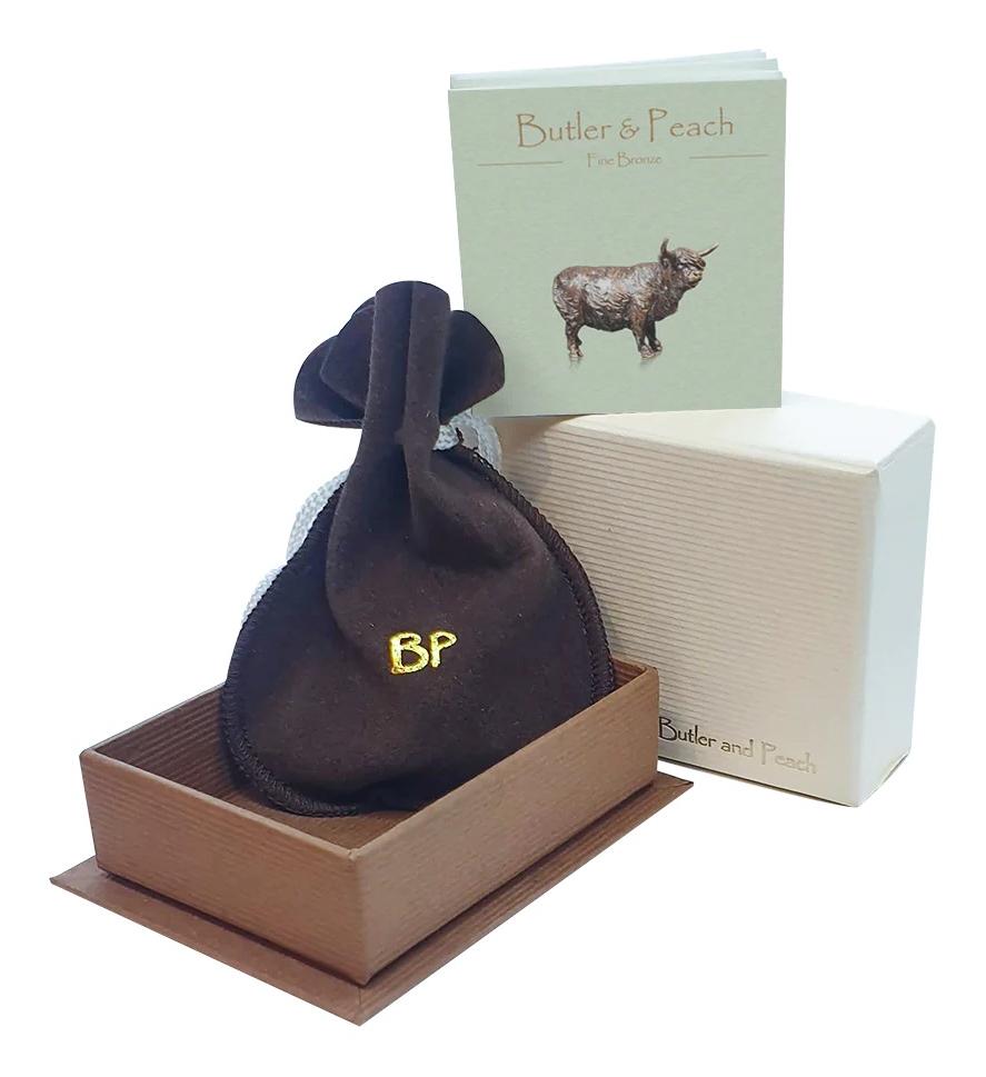 Butler & Peach Fox Sitting