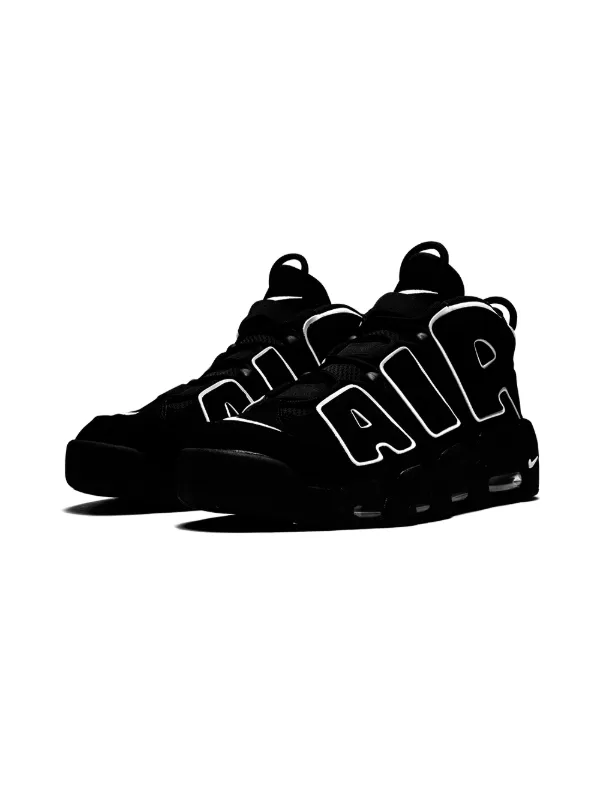 Nike Air More Uptempo en el clásico Black y White