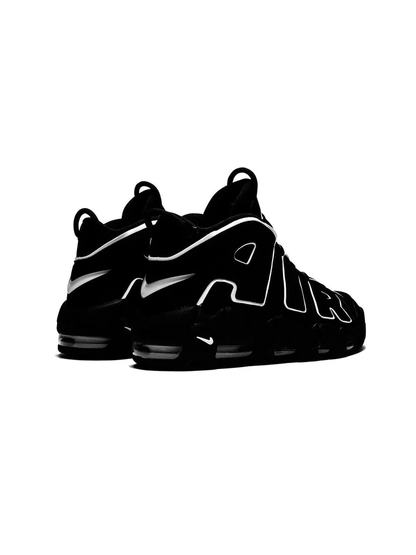 Nike Air More Uptempo en el clásico Black y White