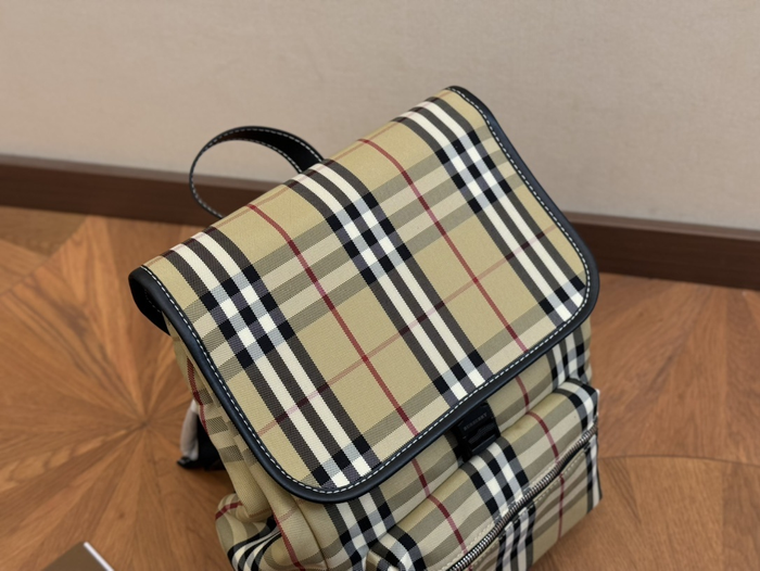 Burberry Men's Crossbody Leather Bag