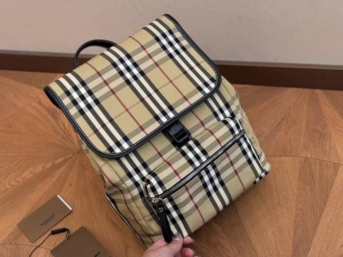 Burberry Men's Crossbody Leather Bag