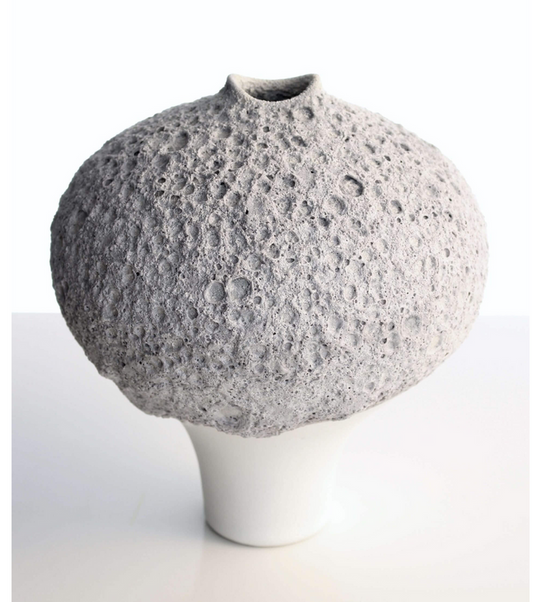 Kiyoko Footed Vase- 2 Color Variants