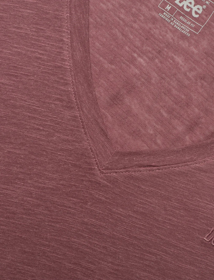 LEE - V NECK TEE HENNA