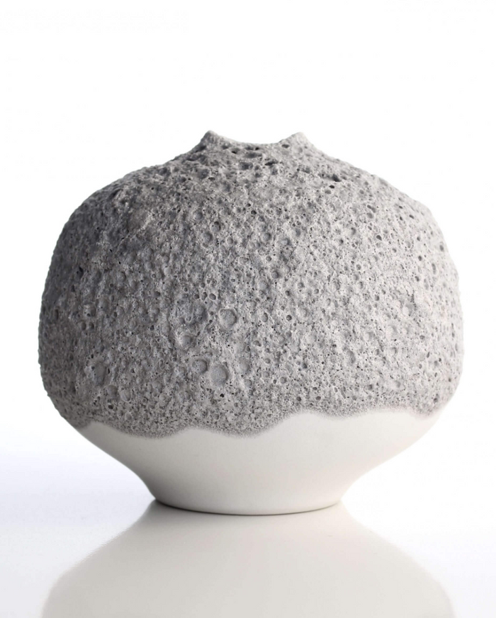 Round Vase- 2 Color Variants