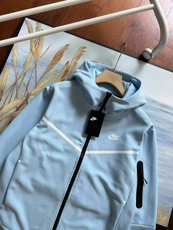 Nike tech Blue con White